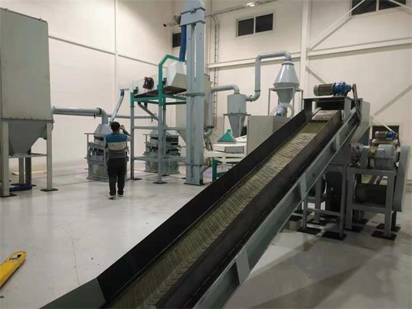 鋰電池粉碎機(jī)設(shè)備,鋰電池超細(xì)粉體粉碎設(shè)備