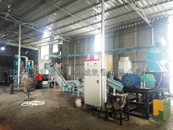 廢輪胎橡膠顆粒線越南客戶現(xiàn)場