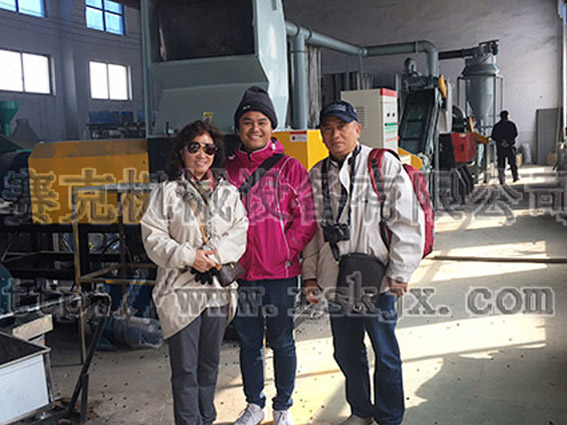 越南橡膠顆粒設(shè)備客戶購(gòu)機(jī)圖