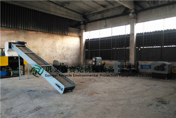印度客戶提貨半自動(dòng)廢輪胎顆粒設(shè)備線一套