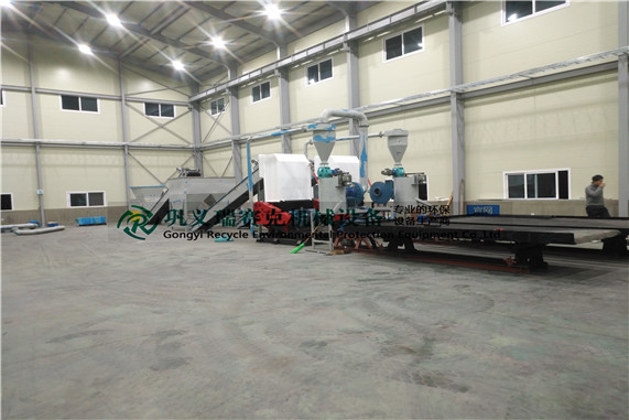 廣東客戶提貨廢輪胎處理大型生產(chǎn)線一套
