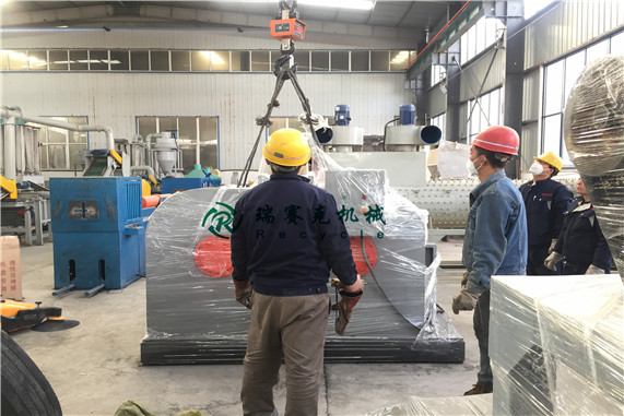 新加坡的輪胎拉絲機(jī)正式開工啦