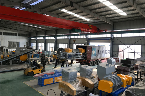 廢舊輪胎處理設(shè)備發(fā)貨現(xiàn)場 IMG_3474.jpg