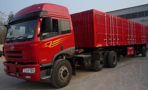 可愛的玫紅色的集裝箱裝貨鋰電池分選設(shè)備出發(fā)