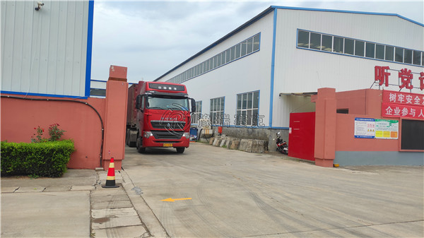 廢舊輪胎磨膠粉設(shè)備 廢舊輪胎磨膠粉設(shè)備發(fā)貨