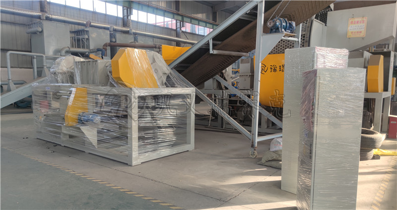 輪胎粉碎機(jī),一套廢舊輪胎粉碎機(jī)設(shè)備奔赴也門的案例方案