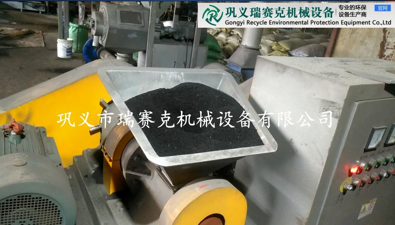 遼寧精細(xì)膠粉磨粉機(jī)組現(xiàn)場_橡膠磨粉機(jī)組